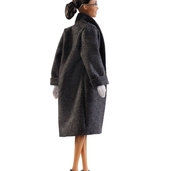 Barbie Rosa Parks Inspiring Women Doll - Picture 7 of 9